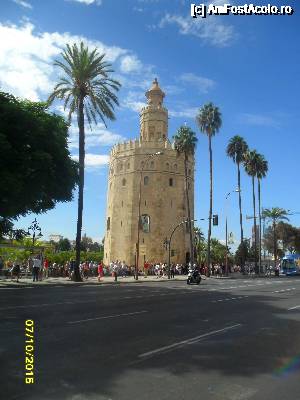 [P25] Sevilla-Turnul de Aur care pe vremuri era folosit ca depozit pt aurul'adus' de C. Columb din America si de alti pirati pt. a contribui la bunastarea tarii.  » foto by viorica purdel
 - 
<span class="allrVoted glyphicon glyphicon-heart hidden" id="av684602"></span>
<a class="m-l-10 hidden" id="sv684602" onclick="voting_Foto_DelVot(,684602,19457)" role="button">șterge vot <span class="glyphicon glyphicon-remove"></span></a>
<a id="v9684602" class=" c-red"  onclick="voting_Foto_SetVot(684602)" role="button"><span class="glyphicon glyphicon-heart-empty"></span> <b>LIKE</b> = Votează poza</a> <img class="hidden"  id="f684602W9" src="/imagini/loader.gif" border="0" /><span class="AjErrMes hidden" id="e684602ErM"></span>