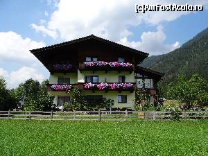 [P32] Austria, Waidring:din colecția de vile a localității » foto by mariana.olaru
 - 
<span class="allrVoted glyphicon glyphicon-heart hidden" id="av680918"></span>
<a class="m-l-10 hidden" id="sv680918" onclick="voting_Foto_DelVot(,680918,19484)" role="button">șterge vot <span class="glyphicon glyphicon-remove"></span></a>
<a id="v9680918" class=" c-red"  onclick="voting_Foto_SetVot(680918)" role="button"><span class="glyphicon glyphicon-heart-empty"></span> <b>LIKE</b> = Votează poza</a> <img class="hidden"  id="f680918W9" src="/imagini/loader.gif" border="0" /><span class="AjErrMes hidden" id="e680918ErM"></span>