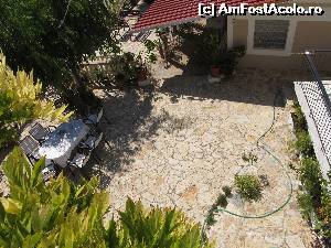 [P23] Rena Apartments Xirokastello- curtea pensiunii vazuta din balcon » foto by luciaoradea
 - 
<span class="allrVoted glyphicon glyphicon-heart hidden" id="av681657"></span>
<a class="m-l-10 hidden" id="sv681657" onclick="voting_Foto_DelVot(,681657,19502)" role="button">șterge vot <span class="glyphicon glyphicon-remove"></span></a>
<a id="v9681657" class=" c-red"  onclick="voting_Foto_SetVot(681657)" role="button"><span class="glyphicon glyphicon-heart-empty"></span> <b>LIKE</b> = Votează poza</a> <img class="hidden"  id="f681657W9" src="/imagini/loader.gif" border="0" /><span class="AjErrMes hidden" id="e681657ErM"></span>