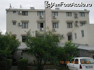 [P16] hotelul - poza din parcarea din spate » foto by zlatna
 - 
<span class="allrVoted glyphicon glyphicon-heart hidden" id="av683256"></span>
<a class="m-l-10 hidden" id="sv683256" onclick="voting_Foto_DelVot(,683256,19523)" role="button">șterge vot <span class="glyphicon glyphicon-remove"></span></a>
<a id="v9683256" class=" c-red"  onclick="voting_Foto_SetVot(683256)" role="button"><span class="glyphicon glyphicon-heart-empty"></span> <b>LIKE</b> = Votează poza</a> <img class="hidden"  id="f683256W9" src="/imagini/loader.gif" border="0" /><span class="AjErrMes hidden" id="e683256ErM"></span>