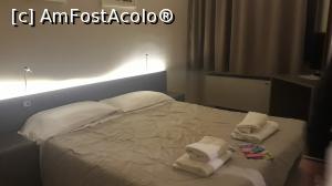 [P18] Camera noastră. Faptul că am ajuns pe întuneric iar lumina din cameră era cum era, nu mi-a permis poze mai bune, dar sper să vă faceți o idee.  » foto by Aurici
 - 
<span class="allrVoted glyphicon glyphicon-heart hidden" id="av1084622"></span>
<a class="m-l-10 hidden" id="sv1084622" onclick="voting_Foto_DelVot(,1084622,19529)" role="button">șterge vot <span class="glyphicon glyphicon-remove"></span></a>
<a id="v91084622" class=" c-red"  onclick="voting_Foto_SetVot(1084622)" role="button"><span class="glyphicon glyphicon-heart-empty"></span> <b>LIKE</b> = Votează poza</a> <img class="hidden"  id="f1084622W9" src="/imagini/loader.gif" border="0" /><span class="AjErrMes hidden" id="e1084622ErM"></span>