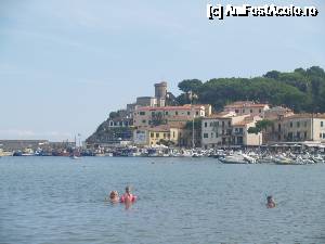 [P14] Portul din Marina di Campo cu Torre di Marina di Campo » foto by Mika
 - 
<span class="allrVoted glyphicon glyphicon-heart hidden" id="av685089"></span>
<a class="m-l-10 hidden" id="sv685089" onclick="voting_Foto_DelVot(,685089,19544)" role="button">șterge vot <span class="glyphicon glyphicon-remove"></span></a>
<a id="v9685089" class=" c-red"  onclick="voting_Foto_SetVot(685089)" role="button"><span class="glyphicon glyphicon-heart-empty"></span> <b>LIKE</b> = Votează poza</a> <img class="hidden"  id="f685089W9" src="/imagini/loader.gif" border="0" /><span class="AjErrMes hidden" id="e685089ErM"></span>