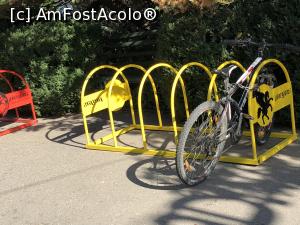 [P02] La intrarea in Gradina Botanica exista parcare de biciclete » foto by Dan&Ema
 - 
<span class="allrVoted glyphicon glyphicon-heart hidden" id="av1022192"></span>
<a class="m-l-10 hidden" id="sv1022192" onclick="voting_Foto_DelVot(,1022192,19622)" role="button">șterge vot <span class="glyphicon glyphicon-remove"></span></a>
<a id="v91022192" class=" c-red"  onclick="voting_Foto_SetVot(1022192)" role="button"><span class="glyphicon glyphicon-heart-empty"></span> <b>LIKE</b> = Votează poza</a> <img class="hidden"  id="f1022192W9" src="/imagini/loader.gif" border="0" /><span class="AjErrMes hidden" id="e1022192ErM"></span>