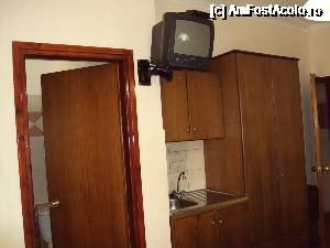 [P19] Camera de hotel, cu intrarea la baie.  » foto by Carmen Ion
 - 
<span class="allrVoted glyphicon glyphicon-heart hidden" id="av690850"></span>
<a class="m-l-10 hidden" id="sv690850" onclick="voting_Foto_DelVot(,690850,19636)" role="button">șterge vot <span class="glyphicon glyphicon-remove"></span></a>
<a id="v9690850" class=" c-red"  onclick="voting_Foto_SetVot(690850)" role="button"><span class="glyphicon glyphicon-heart-empty"></span> <b>LIKE</b> = Votează poza</a> <img class="hidden"  id="f690850W9" src="/imagini/loader.gif" border="0" /><span class="AjErrMes hidden" id="e690850ErM"></span>
