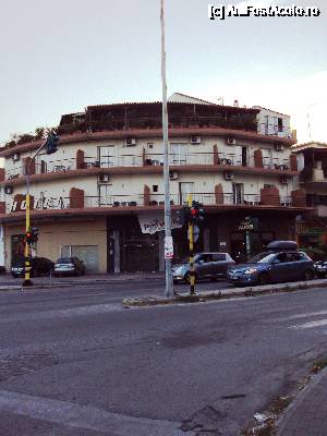 [P01] Clădirea semicirculară a Paris Hotel.  » foto by Carmen Ion
 - 
<span class="allrVoted glyphicon glyphicon-heart hidden" id="av690950"></span>
<a class="m-l-10 hidden" id="sv690950" onclick="voting_Foto_DelVot(,690950,19637)" role="button">șterge vot <span class="glyphicon glyphicon-remove"></span></a>
<a id="v9690950" class=" c-red"  onclick="voting_Foto_SetVot(690950)" role="button"><span class="glyphicon glyphicon-heart-empty"></span> <b>LIKE</b> = Votează poza</a> <img class="hidden"  id="f690950W9" src="/imagini/loader.gif" border="0" /><span class="AjErrMes hidden" id="e690950ErM"></span>
