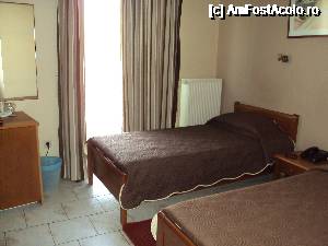 [P16] Camera de hotel; pentru a ieşi pe balcon trebuia să te strecori pe lângă pat.  » foto by Carmen Ion
 - 
<span class="allrVoted glyphicon glyphicon-heart hidden" id="av690965"></span>
<a class="m-l-10 hidden" id="sv690965" onclick="voting_Foto_DelVot(,690965,19637)" role="button">șterge vot <span class="glyphicon glyphicon-remove"></span></a>
<a id="v9690965" class=" c-red"  onclick="voting_Foto_SetVot(690965)" role="button"><span class="glyphicon glyphicon-heart-empty"></span> <b>LIKE</b> = Votează poza</a> <img class="hidden"  id="f690965W9" src="/imagini/loader.gif" border="0" /><span class="AjErrMes hidden" id="e690965ErM"></span>