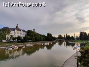 [P09] Priveliște de pe pod; se vede locul în care se varsă Raba în Dunăre-Moson » foto by crismis
 - 
<span class="allrVoted glyphicon glyphicon-heart hidden" id="av1400680"></span>
<a class="m-l-10 hidden" id="sv1400680" onclick="voting_Foto_DelVot(,1400680,19654)" role="button">șterge vot <span class="glyphicon glyphicon-remove"></span></a>
<a id="v91400680" class=" c-red"  onclick="voting_Foto_SetVot(1400680)" role="button"><span class="glyphicon glyphicon-heart-empty"></span> <b>LIKE</b> = Votează poza</a> <img class="hidden"  id="f1400680W9" src="/imagini/loader.gif" border="0" /><span class="AjErrMes hidden" id="e1400680ErM"></span>