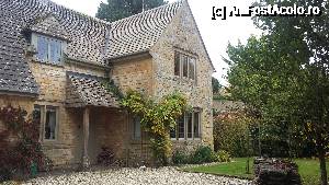 [P21] Curte interioară la o căsuță din satul Bibury, ținutul Cotswolds, Anglia.  » foto by traian.leuca †
 - 
<span class="allrVoted glyphicon glyphicon-heart hidden" id="av693344"></span>
<a class="m-l-10 hidden" id="sv693344" onclick="voting_Foto_DelVot(,693344,19672)" role="button">șterge vot <span class="glyphicon glyphicon-remove"></span></a>
<a id="v9693344" class=" c-red"  onclick="voting_Foto_SetVot(693344)" role="button"><span class="glyphicon glyphicon-heart-empty"></span> <b>LIKE</b> = Votează poza</a> <img class="hidden"  id="f693344W9" src="/imagini/loader.gif" border="0" /><span class="AjErrMes hidden" id="e693344ErM"></span>