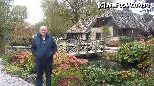 [P05] La intrarea în Ferma de Păstrăv din satul Bibury, ținutul Cotswolds, Anglia.  » foto by traian.leuca †
 - 
<span class="allrVoted glyphicon glyphicon-heart hidden" id="av693328"></span>
<a class="m-l-10 hidden" id="sv693328" onclick="voting_Foto_DelVot(,693328,19672)" role="button">șterge vot <span class="glyphicon glyphicon-remove"></span></a>
<a id="v9693328" class=" c-red"  onclick="voting_Foto_SetVot(693328)" role="button"><span class="glyphicon glyphicon-heart-empty"></span> <b>LIKE</b> = Votează poza</a> <img class="hidden"  id="f693328W9" src="/imagini/loader.gif" border="0" /><span class="AjErrMes hidden" id="e693328ErM"></span>