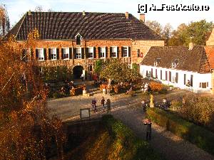 [P13] Huis Bergh. Curtea exteriora » foto by Radu Tudoran
 - 
<span class="allrVoted glyphicon glyphicon-heart hidden" id="av693640"></span>
<a class="m-l-10 hidden" id="sv693640" onclick="voting_Foto_DelVot(,693640,19676)" role="button">șterge vot <span class="glyphicon glyphicon-remove"></span></a>
<a id="v9693640" class=" c-red"  onclick="voting_Foto_SetVot(693640)" role="button"><span class="glyphicon glyphicon-heart-empty"></span> <b>LIKE</b> = Votează poza</a> <img class="hidden"  id="f693640W9" src="/imagini/loader.gif" border="0" /><span class="AjErrMes hidden" id="e693640ErM"></span>