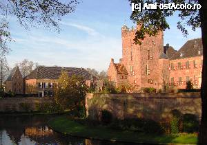 [P17] Huis Bergh » foto by Radu Tudoran
 - 
<span class="allrVoted glyphicon glyphicon-heart hidden" id="av693644"></span>
<a class="m-l-10 hidden" id="sv693644" onclick="voting_Foto_DelVot(,693644,19676)" role="button">șterge vot <span class="glyphicon glyphicon-remove"></span></a>
<a id="v9693644" class=" c-red"  onclick="voting_Foto_SetVot(693644)" role="button"><span class="glyphicon glyphicon-heart-empty"></span> <b>LIKE</b> = Votează poza</a> <img class="hidden"  id="f693644W9" src="/imagini/loader.gif" border="0" /><span class="AjErrMes hidden" id="e693644ErM"></span>