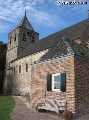 [P02] Biserica veche din Oosterbeek, situata in sudul localitatii, in partea mai veche a ei, m-a primit cu usile inchise. Istoria bisericii incepe undeva pe la mijlocul sec. al X-lea » foto by Radu Tudoran
 - 
<span class="allrVoted glyphicon glyphicon-heart hidden" id="av693629"></span>
<a class="m-l-10 hidden" id="sv693629" onclick="voting_Foto_DelVot(,693629,19676)" role="button">șterge vot <span class="glyphicon glyphicon-remove"></span></a>
<a id="v9693629" class=" c-red"  onclick="voting_Foto_SetVot(693629)" role="button"><span class="glyphicon glyphicon-heart-empty"></span> <b>LIKE</b> = Votează poza</a> <img class="hidden"  id="f693629W9" src="/imagini/loader.gif" border="0" /><span class="AjErrMes hidden" id="e693629ErM"></span>