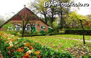 [P11] Casa unei unei ferme de vite din Staphorst » foto by Radu Tudoran
 - 
<span class="allrVoted glyphicon glyphicon-heart hidden" id="av698339"></span>
<a class="m-l-10 hidden" id="sv698339" onclick="voting_Foto_DelVot(,698339,19676)" role="button">șterge vot <span class="glyphicon glyphicon-remove"></span></a>
<a id="v9698339" class=" c-red"  onclick="voting_Foto_SetVot(698339)" role="button"><span class="glyphicon glyphicon-heart-empty"></span> <b>LIKE</b> = Votează poza</a> <img class="hidden"  id="f698339W9" src="/imagini/loader.gif" border="0" /><span class="AjErrMes hidden" id="e698339ErM"></span>