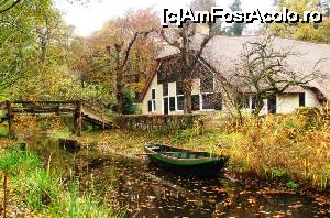[P08] Casa din Giethoorn a lui Rutger Aalders Slagter, ridicata prin 1832.  » foto by Radu Tudoran
 - 
<span class="allrVoted glyphicon glyphicon-heart hidden" id="av698336"></span>
<a class="m-l-10 hidden" id="sv698336" onclick="voting_Foto_DelVot(,698336,19676)" role="button">șterge vot <span class="glyphicon glyphicon-remove"></span></a>
<a id="v9698336" class=" c-red"  onclick="voting_Foto_SetVot(698336)" role="button"><span class="glyphicon glyphicon-heart-empty"></span> <b>LIKE</b> = Votează poza</a> <img class="hidden"  id="f698336W9" src="/imagini/loader.gif" border="0" /><span class="AjErrMes hidden" id="e698336ErM"></span>