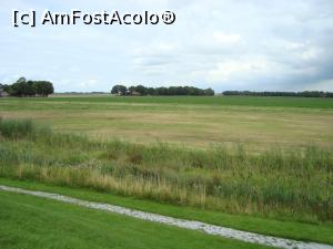 [P14] Acesta e peisajul dezolant al fostei insule -poteca cu scoici marchează limitele ei...  » foto by mireille
 - 
<span class="allrVoted glyphicon glyphicon-heart hidden" id="av929623"></span>
<a class="m-l-10 hidden" id="sv929623" onclick="voting_Foto_DelVot(,929623,19677)" role="button">șterge vot <span class="glyphicon glyphicon-remove"></span></a>
<a id="v9929623" class=" c-red"  onclick="voting_Foto_SetVot(929623)" role="button"><span class="glyphicon glyphicon-heart-empty"></span> <b>LIKE</b> = Votează poza</a> <img class="hidden"  id="f929623W9" src="/imagini/loader.gif" border="0" /><span class="AjErrMes hidden" id="e929623ErM"></span>