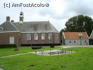 [P05] Insula secretă e primul obiectiv Unesco al Olandei... suntem în terpul Middlebuurt-singurul sat care a fost conservat... biserica Enseerk e la mijloc și e monument național.  » foto by mireille
 - 
<span class="allrVoted glyphicon glyphicon-heart hidden" id="av929614"></span>
<a class="m-l-10 hidden" id="sv929614" onclick="voting_Foto_DelVot(,929614,19677)" role="button">șterge vot <span class="glyphicon glyphicon-remove"></span></a>
<a id="v9929614" class=" c-red"  onclick="voting_Foto_SetVot(929614)" role="button"><span class="glyphicon glyphicon-heart-empty"></span> <b>LIKE</b> = Votează poza</a> <img class="hidden"  id="f929614W9" src="/imagini/loader.gif" border="0" /><span class="AjErrMes hidden" id="e929614ErM"></span>