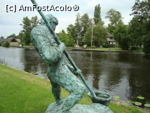 [P14] Statuie simbol cu un muncitor care extrăgea odinioară turba.  » foto by mireille
 - 
<span class="allrVoted glyphicon glyphicon-heart hidden" id="av931069"></span>
<a class="m-l-10 hidden" id="sv931069" onclick="voting_Foto_DelVot(,931069,19677)" role="button">șterge vot <span class="glyphicon glyphicon-remove"></span></a>
<a id="v9931069" class=" c-red"  onclick="voting_Foto_SetVot(931069)" role="button"><span class="glyphicon glyphicon-heart-empty"></span> <b>LIKE</b> = Votează poza</a> <img class="hidden"  id="f931069W9" src="/imagini/loader.gif" border="0" /><span class="AjErrMes hidden" id="e931069ErM"></span>