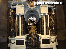 [P33] impresionantul mausoleu si statuile ce-l inconjoara » foto by mireille
 - 
<span class="allrVoted glyphicon glyphicon-heart hidden" id="av416801"></span>
<a class="m-l-10 hidden" id="sv416801" onclick="voting_Foto_DelVot(,416801,19678)" role="button">șterge vot <span class="glyphicon glyphicon-remove"></span></a>
<a id="v9416801" class=" c-red"  onclick="voting_Foto_SetVot(416801)" role="button"><span class="glyphicon glyphicon-heart-empty"></span> <b>LIKE</b> = Votează poza</a> <img class="hidden"  id="f416801W9" src="/imagini/loader.gif" border="0" /><span class="AjErrMes hidden" id="e416801ErM"></span>