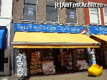 [P36] cumparati souveniruri din delft si intrati in clompen » foto by mireille
 - 
<span class="allrVoted glyphicon glyphicon-heart hidden" id="av416804"></span>
<a class="m-l-10 hidden" id="sv416804" onclick="voting_Foto_DelVot(,416804,19678)" role="button">șterge vot <span class="glyphicon glyphicon-remove"></span></a>
<a id="v9416804" class=" c-red"  onclick="voting_Foto_SetVot(416804)" role="button"><span class="glyphicon glyphicon-heart-empty"></span> <b>LIKE</b> = Votează poza</a> <img class="hidden"  id="f416804W9" src="/imagini/loader.gif" border="0" /><span class="AjErrMes hidden" id="e416804ErM"></span>
