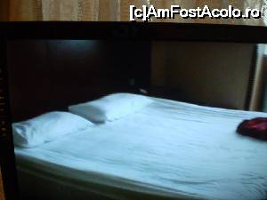 [P10] Patul, destul de modest pentru un hotel de 4 stele. Imagine video.  » foto by Mihai18
 - 
<span class="allrVoted glyphicon glyphicon-heart hidden" id="av694798"></span>
<a class="m-l-10 hidden" id="sv694798" onclick="voting_Foto_DelVot(,694798,19684)" role="button">șterge vot <span class="glyphicon glyphicon-remove"></span></a>
<a id="v9694798" class=" c-red"  onclick="voting_Foto_SetVot(694798)" role="button"><span class="glyphicon glyphicon-heart-empty"></span> <b>LIKE</b> = Votează poza</a> <img class="hidden"  id="f694798W9" src="/imagini/loader.gif" border="0" /><span class="AjErrMes hidden" id="e694798ErM"></span>