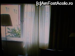[P06] Fereastra, cu vedere opusă străzii hotelului. Imagine de pe camera video.  » foto by Mihai18
 - 
<span class="allrVoted glyphicon glyphicon-heart hidden" id="av695033"></span>
<a class="m-l-10 hidden" id="sv695033" onclick="voting_Foto_DelVot(,695033,19688)" role="button">șterge vot <span class="glyphicon glyphicon-remove"></span></a>
<a id="v9695033" class=" c-red"  onclick="voting_Foto_SetVot(695033)" role="button"><span class="glyphicon glyphicon-heart-empty"></span> <b>LIKE</b> = Votează poza</a> <img class="hidden"  id="f695033W9" src="/imagini/loader.gif" border="0" /><span class="AjErrMes hidden" id="e695033ErM"></span>
