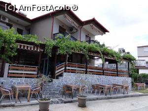 [P15] Taverna Evros. Noi am mâncat la terasa acoperită pe care o aveau peste drum.  » foto by baby eyes
 - 
<span class="allrVoted glyphicon glyphicon-heart hidden" id="av1072755"></span>
<a class="m-l-10 hidden" id="sv1072755" onclick="voting_Foto_DelVot(,1072755,19691)" role="button">șterge vot <span class="glyphicon glyphicon-remove"></span></a>
<a id="v91072755" class=" c-red"  onclick="voting_Foto_SetVot(1072755)" role="button"><span class="glyphicon glyphicon-heart-empty"></span> <b>LIKE</b> = Votează poza</a> <img class="hidden"  id="f1072755W9" src="/imagini/loader.gif" border="0" /><span class="AjErrMes hidden" id="e1072755ErM"></span>