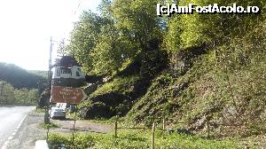 [P01] Mănăstirea Ciucea - 'şi cum te-nchini în rugăciune' - Casa de pe stâncă şi parcarea mănăstirii.  » foto by bogumil
 - 
<span class="allrVoted glyphicon glyphicon-heart hidden" id="av695498"></span>
<a class="m-l-10 hidden" id="sv695498" onclick="voting_Foto_DelVot(,695498,19698)" role="button">șterge vot <span class="glyphicon glyphicon-remove"></span></a>
<a id="v9695498" class=" c-red"  onclick="voting_Foto_SetVot(695498)" role="button"><span class="glyphicon glyphicon-heart-empty"></span> <b>LIKE</b> = Votează poza</a> <img class="hidden"  id="f695498W9" src="/imagini/loader.gif" border="0" /><span class="AjErrMes hidden" id="e695498ErM"></span>