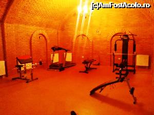 [P08] sala de fitness » foto by myk007
 - 
<span class="allrVoted glyphicon glyphicon-heart hidden" id="av696422"></span>
<a class="m-l-10 hidden" id="sv696422" onclick="voting_Foto_DelVot(,696422,19730)" role="button">șterge vot <span class="glyphicon glyphicon-remove"></span></a>
<a id="v9696422" class=" c-red"  onclick="voting_Foto_SetVot(696422)" role="button"><span class="glyphicon glyphicon-heart-empty"></span> <b>LIKE</b> = Votează poza</a> <img class="hidden"  id="f696422W9" src="/imagini/loader.gif" border="0" /><span class="AjErrMes hidden" id="e696422ErM"></span>