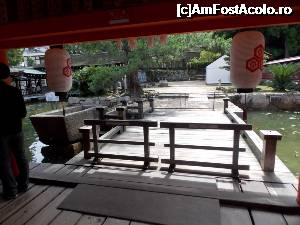 [P13] Miyajima, Altarul Itsukushima, Agemizu-Bashi cu balustrada din stânga mai mare decât cea din dreapta și cu bazin de apă realizat dintr-o singură piatră » foto by mprofeanu
 - 
<span class="allrVoted glyphicon glyphicon-heart hidden" id="av696746"></span>
<a class="m-l-10 hidden" id="sv696746" onclick="voting_Foto_DelVot(,696746,19733)" role="button">șterge vot <span class="glyphicon glyphicon-remove"></span></a>
<a id="v9696746" class=" c-red"  onclick="voting_Foto_SetVot(696746)" role="button"><span class="glyphicon glyphicon-heart-empty"></span> <b>LIKE</b> = Votează poza</a> <img class="hidden"  id="f696746W9" src="/imagini/loader.gif" border="0" /><span class="AjErrMes hidden" id="e696746ErM"></span>