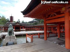 [P14] Miyajima, Altarul Itsukushima, Intrare Haraiden, Marele Altar, în plan îndepărtat se vede Marodo Altar, clădirea cu acoperiș în trepte, deschisă spre mare și Coridorul de Est » foto by mprofeanu
 - 
<span class="allrVoted glyphicon glyphicon-heart hidden" id="av696747"></span>
<a class="m-l-10 hidden" id="sv696747" onclick="voting_Foto_DelVot(,696747,19733)" role="button">șterge vot <span class="glyphicon glyphicon-remove"></span></a>
<a id="v9696747" class=" c-red"  onclick="voting_Foto_SetVot(696747)" role="button"><span class="glyphicon glyphicon-heart-empty"></span> <b>LIKE</b> = Votează poza</a> <img class="hidden"  id="f696747W9" src="/imagini/loader.gif" border="0" /><span class="AjErrMes hidden" id="e696747ErM"></span>