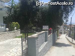 [P17] Vila Ilios Parga - parte din curtea interioară și strada pe care este situată » foto by costy69*
 - 
<span class="allrVoted glyphicon glyphicon-heart hidden" id="av696953"></span>
<a class="m-l-10 hidden" id="sv696953" onclick="voting_Foto_DelVot(,696953,19738)" role="button">șterge vot <span class="glyphicon glyphicon-remove"></span></a>
<a id="v9696953" class=" c-red"  onclick="voting_Foto_SetVot(696953)" role="button"><span class="glyphicon glyphicon-heart-empty"></span> <b>LIKE</b> = Votează poza</a> <img class="hidden"  id="f696953W9" src="/imagini/loader.gif" border="0" /><span class="AjErrMes hidden" id="e696953ErM"></span>