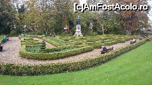 [P10] Parcul din stânga Castelului din Cardiff, unde se află statuia Marchizului de Bute.  » foto by traian.leuca †
 - 
<span class="allrVoted glyphicon glyphicon-heart hidden" id="av697225"></span>
<a class="m-l-10 hidden" id="sv697225" onclick="voting_Foto_DelVot(,697225,19744)" role="button">șterge vot <span class="glyphicon glyphicon-remove"></span></a>
<a id="v9697225" class=" c-red"  onclick="voting_Foto_SetVot(697225)" role="button"><span class="glyphicon glyphicon-heart-empty"></span> <b>LIKE</b> = Votează poza</a> <img class="hidden"  id="f697225W9" src="/imagini/loader.gif" border="0" /><span class="AjErrMes hidden" id="e697225ErM"></span>
