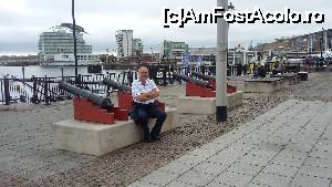 [P15] Pe faleză în Cardiff Bay, orașul Cardiff, Țara Galilor.  » foto by traian.leuca †
 - 
<span class="allrVoted glyphicon glyphicon-heart hidden" id="av697240"></span>
<a class="m-l-10 hidden" id="sv697240" onclick="voting_Foto_DelVot(,697240,19744)" role="button">șterge vot <span class="glyphicon glyphicon-remove"></span></a>
<a id="v9697240" class=" c-red"  onclick="voting_Foto_SetVot(697240)" role="button"><span class="glyphicon glyphicon-heart-empty"></span> <b>LIKE</b> = Votează poza</a> <img class="hidden"  id="f697240W9" src="/imagini/loader.gif" border="0" /><span class="AjErrMes hidden" id="e697240ErM"></span>