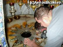 [P16] Bethlehem - Biserica Naşterii Domnului - Locul unde a fost ieslea, marcat printr-o stea de argint. » foto by popescu.borsa*
 - 
<span class="allrVoted glyphicon glyphicon-heart hidden" id="av172710"></span>
<a class="m-l-10 hidden" id="sv172710" onclick="voting_Foto_DelVot(,172710,19754)" role="button">șterge vot <span class="glyphicon glyphicon-remove"></span></a>
<a id="v9172710" class=" c-red"  onclick="voting_Foto_SetVot(172710)" role="button"><span class="glyphicon glyphicon-heart-empty"></span> <b>LIKE</b> = Votează poza</a> <img class="hidden"  id="f172710W9" src="/imagini/loader.gif" border="0" /><span class="AjErrMes hidden" id="e172710ErM"></span>