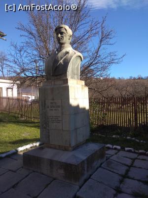 [P02] George Topârceanu, Nămăești » foto by Mioritik
 - 
<span class="allrVoted glyphicon glyphicon-heart hidden" id="av1291989"></span>
<a class="m-l-10 hidden" id="sv1291989" onclick="voting_Foto_DelVot(,1291989,19757)" role="button">șterge vot <span class="glyphicon glyphicon-remove"></span></a>
<a id="v91291989" class=" c-red"  onclick="voting_Foto_SetVot(1291989)" role="button"><span class="glyphicon glyphicon-heart-empty"></span> <b>LIKE</b> = Votează poza</a> <img class="hidden"  id="f1291989W9" src="/imagini/loader.gif" border="0" /><span class="AjErrMes hidden" id="e1291989ErM"></span>