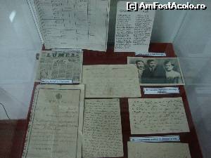 [P05] George Topârceanu alături de colegii săi. Materiale ce prezintă corespondența dintre poet și Victoria Iuga, viitoarea sa soție.  » foto by Floryn81
 - 
<span class="allrVoted glyphicon glyphicon-heart hidden" id="av535634"></span>
<a class="m-l-10 hidden" id="sv535634" onclick="voting_Foto_DelVot(,535634,19757)" role="button">șterge vot <span class="glyphicon glyphicon-remove"></span></a>
<a id="v9535634" class=" c-red"  onclick="voting_Foto_SetVot(535634)" role="button"><span class="glyphicon glyphicon-heart-empty"></span> <b>LIKE</b> = Votează poza</a> <img class="hidden"  id="f535634W9" src="/imagini/loader.gif" border="0" /><span class="AjErrMes hidden" id="e535634ErM"></span>
