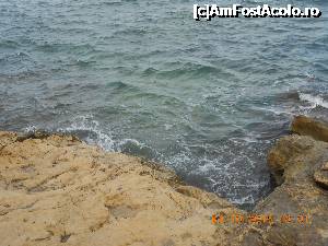 [P22] În Qawra-Bugibba, malurile sunt stâncoase, marea este peste tot, dar nu se poate face plajă.  » foto by Rodel
 - 
<span class="allrVoted glyphicon glyphicon-heart hidden" id="av698542"></span>
<a class="m-l-10 hidden" id="sv698542" onclick="voting_Foto_DelVot(,698542,19760)" role="button">șterge vot <span class="glyphicon glyphicon-remove"></span></a>
<a id="v9698542" class=" c-red"  onclick="voting_Foto_SetVot(698542)" role="button"><span class="glyphicon glyphicon-heart-empty"></span> <b>LIKE</b> = Votează poza</a> <img class="hidden"  id="f698542W9" src="/imagini/loader.gif" border="0" /><span class="AjErrMes hidden" id="e698542ErM"></span>