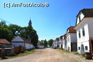 [P14] Șirul de Sus, în fundal biserica » foto by AZE
 - 
<span class="allrVoted glyphicon glyphicon-heart hidden" id="av974818"></span>
<a class="m-l-10 hidden" id="sv974818" onclick="voting_Foto_DelVot(,974818,19767)" role="button">șterge vot <span class="glyphicon glyphicon-remove"></span></a>
<a id="v9974818" class=" c-red"  onclick="voting_Foto_SetVot(974818)" role="button"><span class="glyphicon glyphicon-heart-empty"></span> <b>LIKE</b> = Votează poza</a> <img class="hidden"  id="f974818W9" src="/imagini/loader.gif" border="0" /><span class="AjErrMes hidden" id="e974818ErM"></span>
