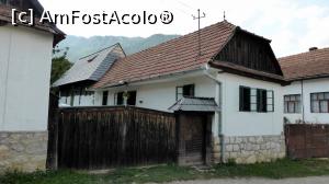 [P46] Casa Zabos (în care am fost cazat) având în spate a doua casă veche din Rimetea, datând din 1749 (casa acoperită cu șindrilă)  » foto by Lucien
 - 
<span class="allrVoted glyphicon glyphicon-heart hidden" id="av892221"></span>
<a class="m-l-10 hidden" id="sv892221" onclick="voting_Foto_DelVot(,892221,19767)" role="button">șterge vot <span class="glyphicon glyphicon-remove"></span></a>
<a id="v9892221" class=" c-red"  onclick="voting_Foto_SetVot(892221)" role="button"><span class="glyphicon glyphicon-heart-empty"></span> <b>LIKE</b> = Votează poza</a> <img class="hidden"  id="f892221W9" src="/imagini/loader.gif" border="0" /><span class="AjErrMes hidden" id="e892221ErM"></span>