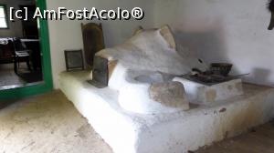 [P47] Cuptorul cu urechi din a doua casă ca vechime (anul 1749) din Rimetea. Casa a fost reabilitată în anii 2008-2010.  » foto by Lucien
 - 
<span class="allrVoted glyphicon glyphicon-heart hidden" id="av892225"></span>
<a class="m-l-10 hidden" id="sv892225" onclick="voting_Foto_DelVot(,892225,19767)" role="button">șterge vot <span class="glyphicon glyphicon-remove"></span></a>
<a id="v9892225" class=" c-red"  onclick="voting_Foto_SetVot(892225)" role="button"><span class="glyphicon glyphicon-heart-empty"></span> <b>LIKE</b> = Votează poza</a> <img class="hidden"  id="f892225W9" src="/imagini/loader.gif" border="0" /><span class="AjErrMes hidden" id="e892225ErM"></span>