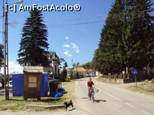 [P15] Piața centrală a satului.  » foto by Carmen Ion
 - 
<span class="allrVoted glyphicon glyphicon-heart hidden" id="av873903"></span>
<a class="m-l-10 hidden" id="sv873903" onclick="voting_Foto_DelVot(,873903,19767)" role="button">șterge vot <span class="glyphicon glyphicon-remove"></span></a>
<a id="v9873903" class=" c-red"  onclick="voting_Foto_SetVot(873903)" role="button"><span class="glyphicon glyphicon-heart-empty"></span> <b>LIKE</b> = Votează poza</a> <img class="hidden"  id="f873903W9" src="/imagini/loader.gif" border="0" /><span class="AjErrMes hidden" id="e873903ErM"></span>
