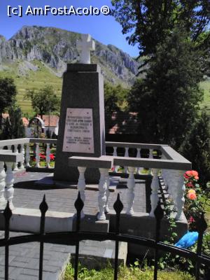 [P20] Monumentul eroilor sovietici.  » foto by Carmen Ion
 - 
<span class="allrVoted glyphicon glyphicon-heart hidden" id="av873908"></span>
<a class="m-l-10 hidden" id="sv873908" onclick="voting_Foto_DelVot(,873908,19767)" role="button">șterge vot <span class="glyphicon glyphicon-remove"></span></a>
<a id="v9873908" class=" c-red"  onclick="voting_Foto_SetVot(873908)" role="button"><span class="glyphicon glyphicon-heart-empty"></span> <b>LIKE</b> = Votează poza</a> <img class="hidden"  id="f873908W9" src="/imagini/loader.gif" border="0" /><span class="AjErrMes hidden" id="e873908ErM"></span>