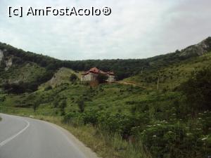[P08] Cheile Vălișoarei - hotelul Templul Cavalerilor.  » foto by Carmen Ion
 - 
<span class="allrVoted glyphicon glyphicon-heart hidden" id="av875965"></span>
<a class="m-l-10 hidden" id="sv875965" onclick="voting_Foto_DelVot(,875965,19767)" role="button">șterge vot <span class="glyphicon glyphicon-remove"></span></a>
<a id="v9875965" class=" c-red"  onclick="voting_Foto_SetVot(875965)" role="button"><span class="glyphicon glyphicon-heart-empty"></span> <b>LIKE</b> = Votează poza</a> <img class="hidden"  id="f875965W9" src="/imagini/loader.gif" border="0" /><span class="AjErrMes hidden" id="e875965ErM"></span>