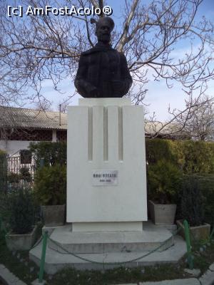 [P07] Manastirea Dealu - statuia lui Mihai Viteazu la intrarea in Manastire » foto by mishu
 - 
<span class="allrVoted glyphicon glyphicon-heart hidden" id="av773446"></span>
<a class="m-l-10 hidden" id="sv773446" onclick="voting_Foto_DelVot(,773446,19770)" role="button">șterge vot <span class="glyphicon glyphicon-remove"></span></a>
<a id="v9773446" class=" c-red"  onclick="voting_Foto_SetVot(773446)" role="button"><span class="glyphicon glyphicon-heart-empty"></span> <b>LIKE</b> = Votează poza</a> <img class="hidden"  id="f773446W9" src="/imagini/loader.gif" border="0" /><span class="AjErrMes hidden" id="e773446ErM"></span>