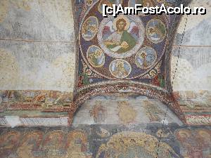 [P17] Mănăstirea Sitaru - Pridvorul deschis este pictat în întregime.  » foto by iulianic
 - 
<span class="allrVoted glyphicon glyphicon-heart hidden" id="av699677"></span>
<a class="m-l-10 hidden" id="sv699677" onclick="voting_Foto_DelVot(,699677,19771)" role="button">șterge vot <span class="glyphicon glyphicon-remove"></span></a>
<a id="v9699677" class=" c-red"  onclick="voting_Foto_SetVot(699677)" role="button"><span class="glyphicon glyphicon-heart-empty"></span> <b>LIKE</b> = Votează poza</a> <img class="hidden"  id="f699677W9" src="/imagini/loader.gif" border="0" /><span class="AjErrMes hidden" id="e699677ErM"></span>