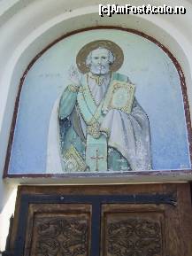 [P05] Manastirea Sitaru - Sfintul Nicolae, pictura pe poarta din parcare. » foto by florinsta
 - 
<span class="allrVoted glyphicon glyphicon-heart hidden" id="av306270"></span>
<a class="m-l-10 hidden" id="sv306270" onclick="voting_Foto_DelVot(,306270,19771)" role="button">șterge vot <span class="glyphicon glyphicon-remove"></span></a>
<a id="v9306270" class=" c-red"  onclick="voting_Foto_SetVot(306270)" role="button"><span class="glyphicon glyphicon-heart-empty"></span> <b>LIKE</b> = Votează poza</a> <img class="hidden"  id="f306270W9" src="/imagini/loader.gif" border="0" /><span class="AjErrMes hidden" id="e306270ErM"></span>