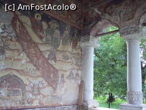 [P15] Biserica Mănăstirii Sfântul Nicolae Balamuci (Sitaru): pridvorul deschis şi frescele sale.  » foto by Carmen Ion
 - 
<span class="allrVoted glyphicon glyphicon-heart hidden" id="av741475"></span>
<a class="m-l-10 hidden" id="sv741475" onclick="voting_Foto_DelVot(,741475,19771)" role="button">șterge vot <span class="glyphicon glyphicon-remove"></span></a>
<a id="v9741475" class=" c-red"  onclick="voting_Foto_SetVot(741475)" role="button"><span class="glyphicon glyphicon-heart-empty"></span> <b>LIKE</b> = Votează poza</a> <img class="hidden"  id="f741475W9" src="/imagini/loader.gif" border="0" /><span class="AjErrMes hidden" id="e741475ErM"></span>