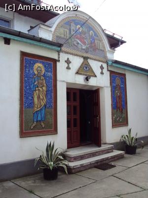 [P22] Intrarea la capelă folosită de călugări în timpul regimului comunist.  » foto by Carmen Ion
 - 
<span class="allrVoted glyphicon glyphicon-heart hidden" id="av741490"></span>
<a class="m-l-10 hidden" id="sv741490" onclick="voting_Foto_DelVot(,741490,19771)" role="button">șterge vot <span class="glyphicon glyphicon-remove"></span></a>
<a id="v9741490" class=" c-red"  onclick="voting_Foto_SetVot(741490)" role="button"><span class="glyphicon glyphicon-heart-empty"></span> <b>LIKE</b> = Votează poza</a> <img class="hidden"  id="f741490W9" src="/imagini/loader.gif" border="0" /><span class="AjErrMes hidden" id="e741490ErM"></span>