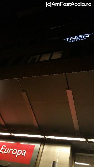 [P11] Intrare şi sigla - sunt multe hoteluri ale aceluiaşi lanţ în oraş, dar acesta pare cel mai bine poziţionat » foto by phleau
 - 
<span class="allrVoted glyphicon glyphicon-heart hidden" id="av702694"></span>
<a class="m-l-10 hidden" id="sv702694" onclick="voting_Foto_DelVot(,702694,19793)" role="button">șterge vot <span class="glyphicon glyphicon-remove"></span></a>
<a id="v9702694" class=" c-red"  onclick="voting_Foto_SetVot(702694)" role="button"><span class="glyphicon glyphicon-heart-empty"></span> <b>LIKE</b> = Votează poza</a> <img class="hidden"  id="f702694W9" src="/imagini/loader.gif" border="0" /><span class="AjErrMes hidden" id="e702694ErM"></span>