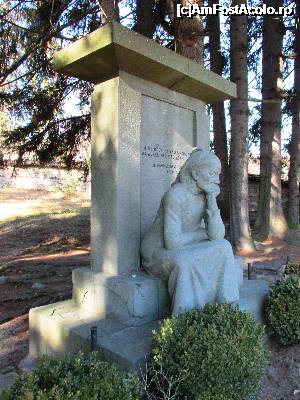 [P39] La mormantul lui Debelyanov, in cimitirul bisericii 'Adormirea Maicii Domnului' in Koprivshtitsa » foto by Testosu'
 - 
<span class="allrVoted glyphicon glyphicon-heart hidden" id="av703055"></span>
<a class="m-l-10 hidden" id="sv703055" onclick="voting_Foto_DelVot(,703055,19795)" role="button">șterge vot <span class="glyphicon glyphicon-remove"></span></a>
<a id="v9703055" class=" c-red"  onclick="voting_Foto_SetVot(703055)" role="button"><span class="glyphicon glyphicon-heart-empty"></span> <b>LIKE</b> = Votează poza</a> <img class="hidden"  id="f703055W9" src="/imagini/loader.gif" border="0" /><span class="AjErrMes hidden" id="e703055ErM"></span>